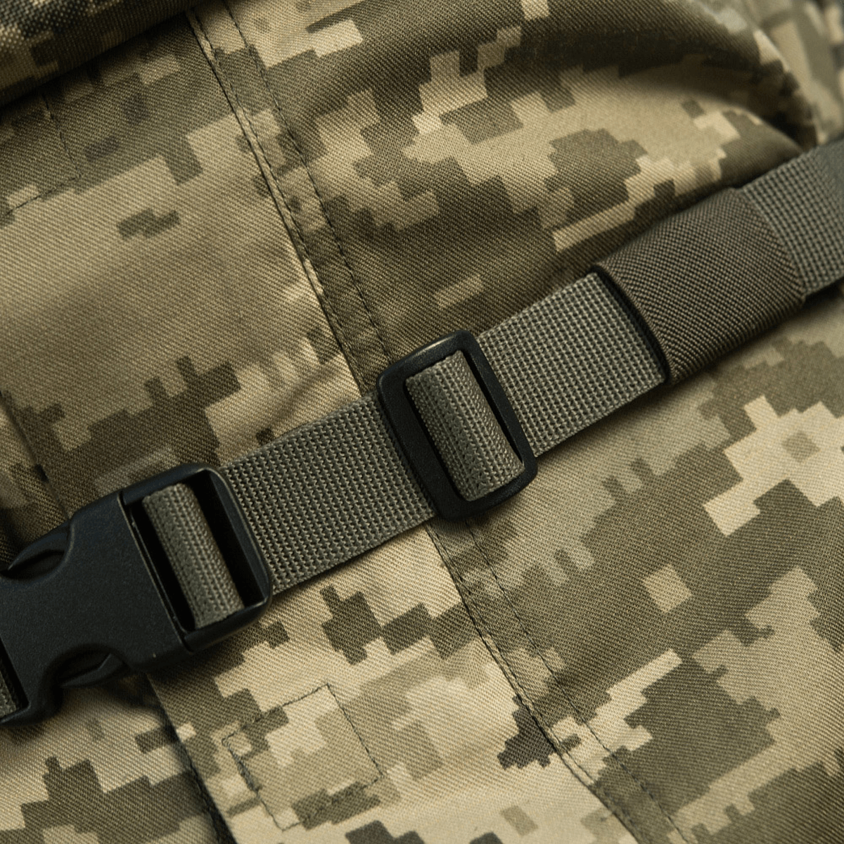 M-Tac Siddeunderlag med bælte i camouflage mønster med solidt bælte og spænde, ideal til udendørs eventyr.