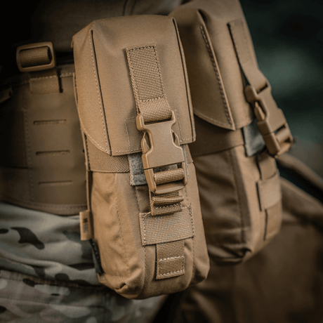 M-Tac kaksilipaslaukku Fastex-lukolla kestävästä Cordura 500D:stä AR- ja AK-lipaille, sopii turvalliseen ja ulkokäyttöön.