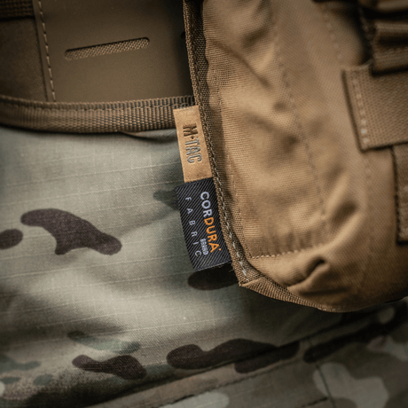 M-Tac kaksilipaslaukku Fastex-lukolla kestävästä Cordura 500D:stä, suunniteltu AR- ja AK-lipaille.