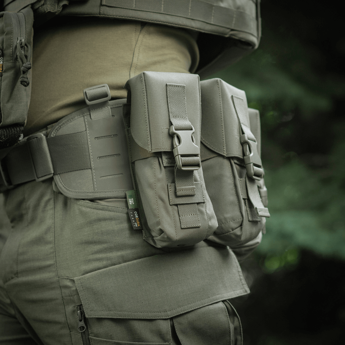 M-Tac Dobbelt Magasin Taske med Fastex Lukning i robust Cordura 500D stof på bælte for militær og outdoor-brug