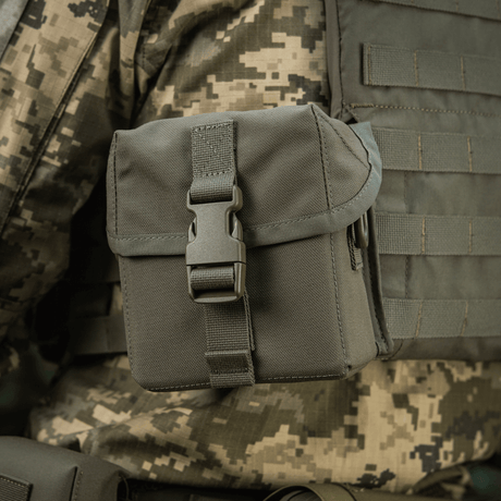 Sikker opbevaring af M-Tac Taske til Natkikkert PVS-14, praktisk design med fastex-lukning for optimal beskyttelse og nem adgang.