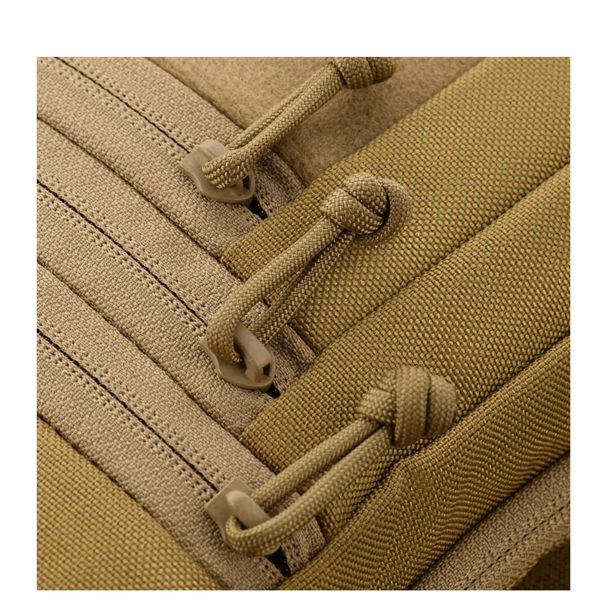 Detalje af M-Tac Carry Sling Taske Elite Gen.IV med Velcro, viser lynlåse og materiale i sandfarve. Perfekt til diskret våbenbæring.