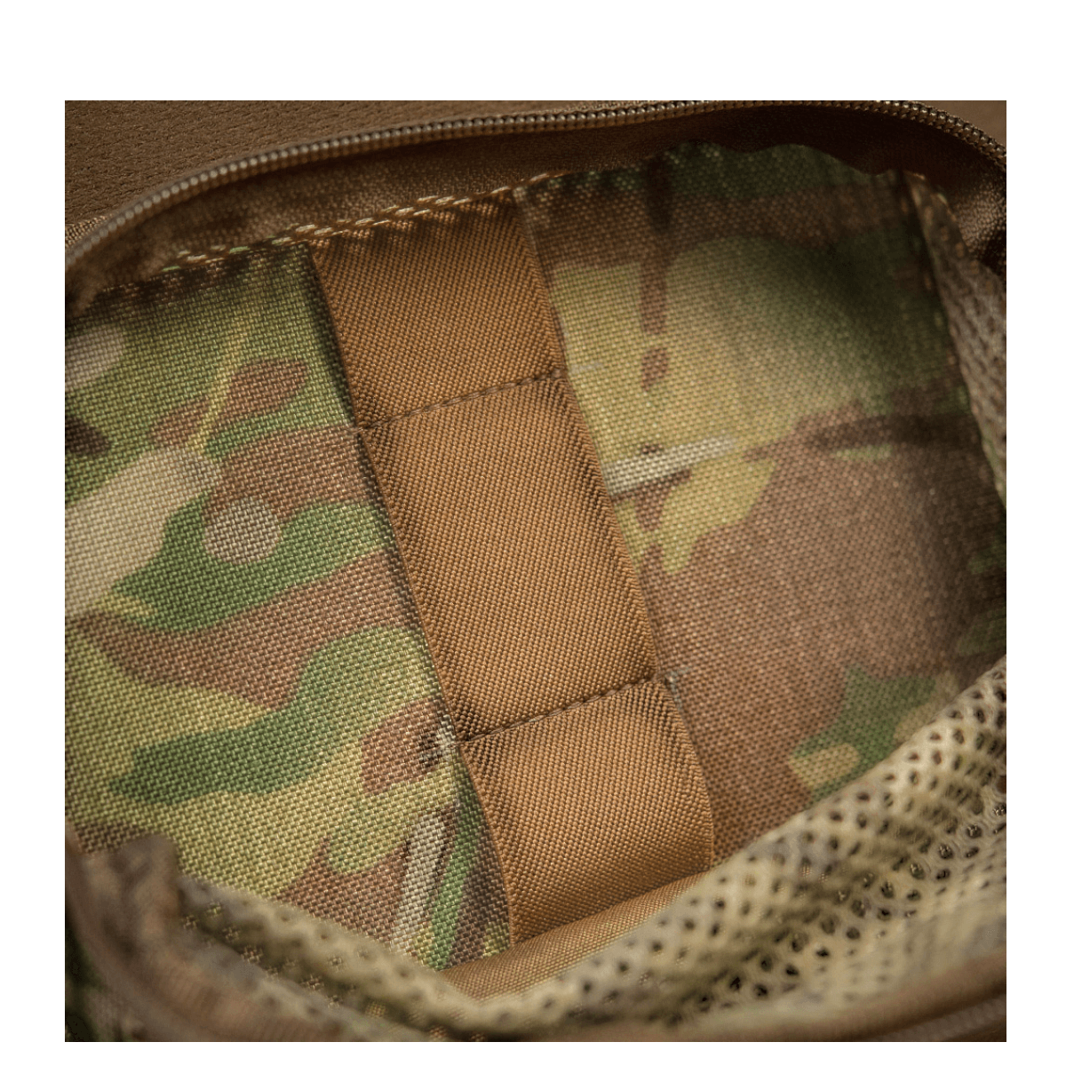 M-Tac Hook & Loop Utility Panel med lynlåslomme og hook-fastener panel, ideel til organisering i tasker, måler 19x13 cm.