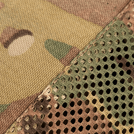 Yksityiskohta maastokuvioisesta M-Tac Mag Drop Pouch Elite -taskusta ja verkkorakenteesta turvalliseen lippaankäsittelyyn.