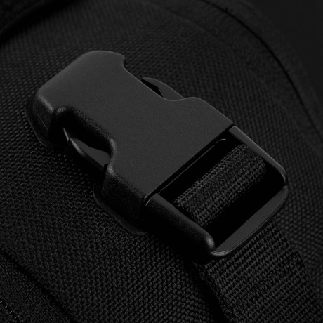 Nærbillede af spænde på M-Tac Medical Pouch Elite Rip Off, taktisk førstehjælpstaske til hurtig adgang i nødsituationer