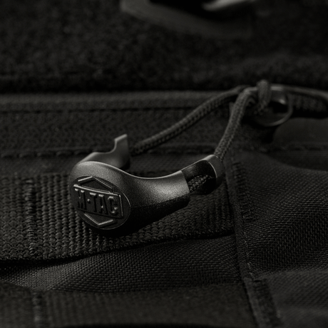 Detalje af M-Tac Rygsæk Gen.II Elite Large i slidstærk Cordura-materiale med stærk syning og lynlåsudtræk detaljeret visning.