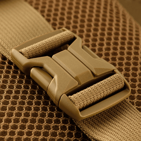Nærbillede af spænde og strop på M-Tac Rygsæk Gen.II Elite Large, fremstillet af slidstærkt Cordura 330D-materiale.