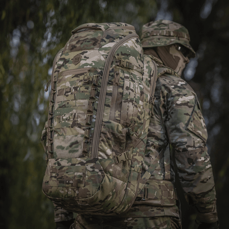 M-Tac Large Gen.IV Elite Cordura-reppu taktiseen käyttöön ja aseiden kuljetukseen luonnossa.