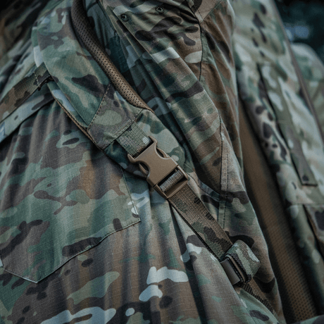 Yksityiskohtakuva M-Tac Gun Backpack Case 125 cm Gen.II Elite:stä camossa, tukevalla soljella ja hihnalla Cordura-materiaalista