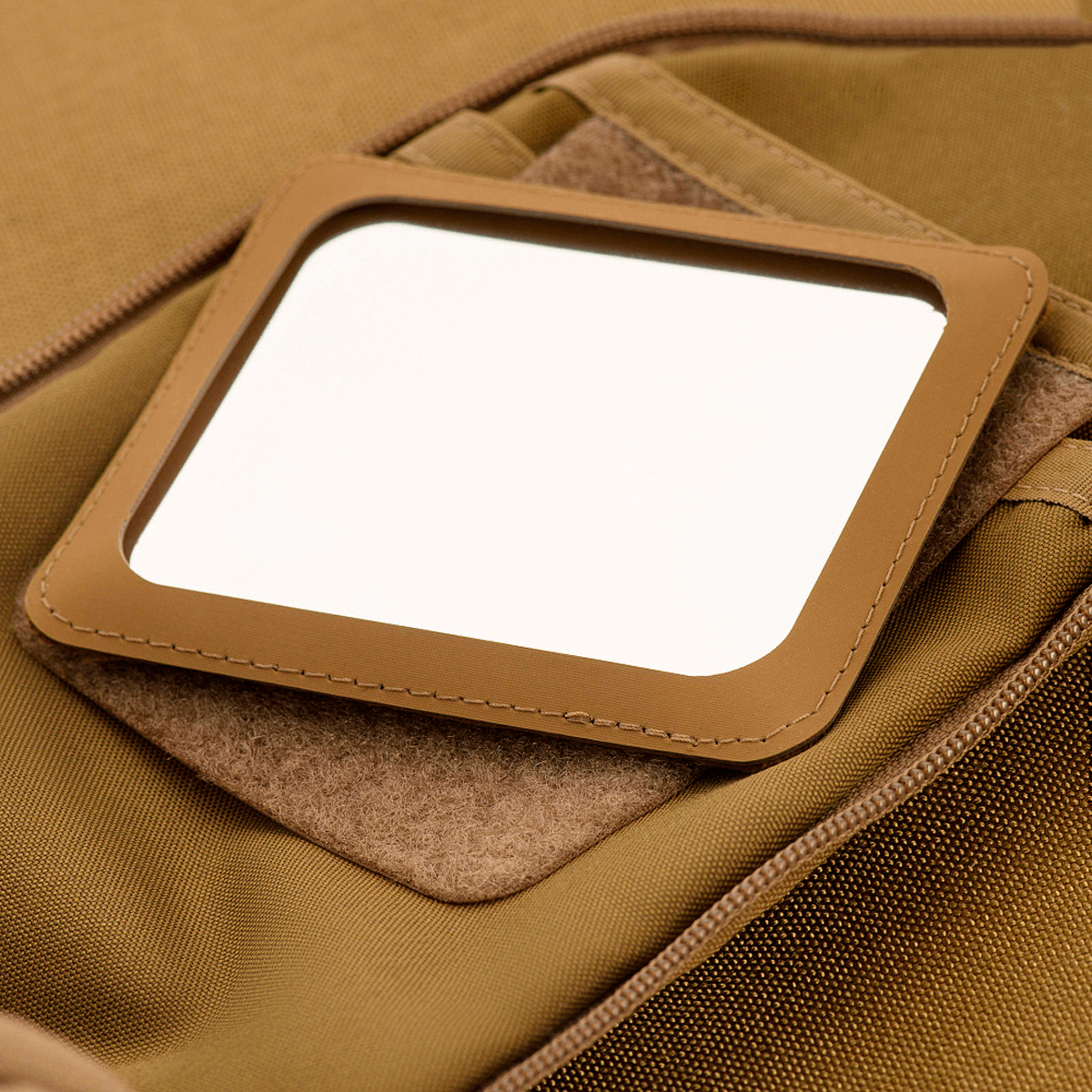 M-Tac Toilettaske Elite Gen.II med indbygget spejl til opbevaring af hygiejneartikler, kompakt design til rejsebrug.