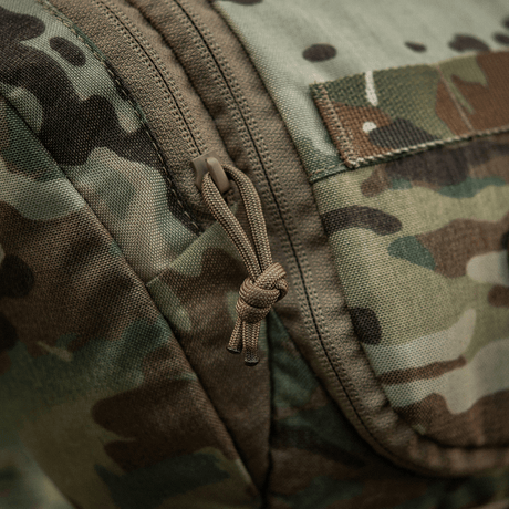 M-Tac Toilettaske Elite Gen.II i camouflagemønster med lynlåsdetalje, designet til at opbevare hygiejneartikler og småting.
