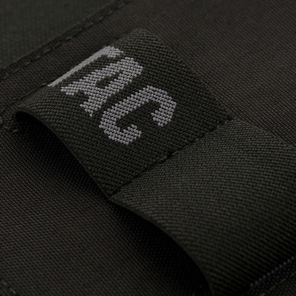 Nærbillede af M-Tac Double Mag Pouch Hook Backed Magazine med Velcro-fastgørelse til opbevaring af magasin eller værktøj.