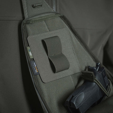 M-Tac Double Mag Pouch Hook Backed Magazine Velcro-kiinnityksellä näyttää säädettävät osittelijat laukussa, soveltuu lippasäilytykseen