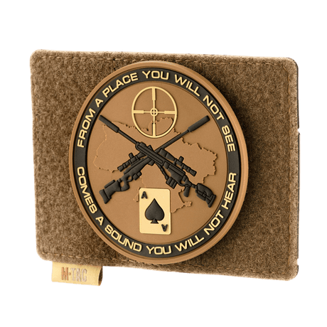 M-Tac Taktisk Morale Patch Display Board Hook and Loop Molle 120x85 muovipohjalla ja merkkien kiinnityksellä.