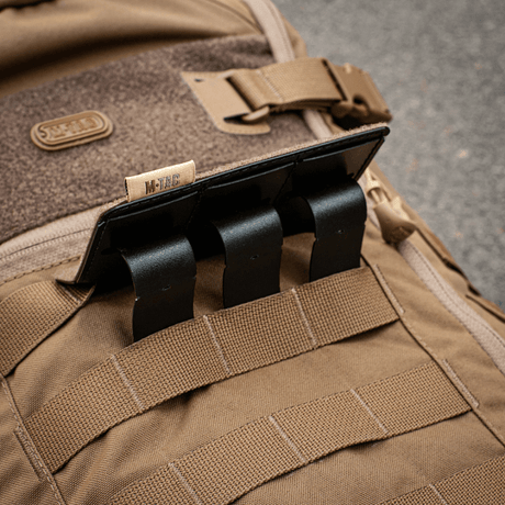 M-Tac taktinen morale-patch-näyttölevy Hook og Loop Molle 120x85, kiinnitetty reppuun
