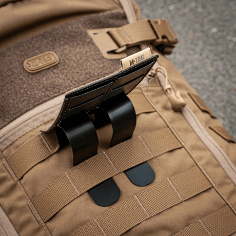 M-Tac paneeli patcheille MOLLE 80x135, asennettu reppuun