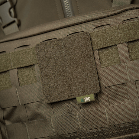 M-Tac paneeli patcheille MOLLE 80x85 asennettuna, hook & loop overflade patcheille ja ID:lle, plastbase vakautta varten