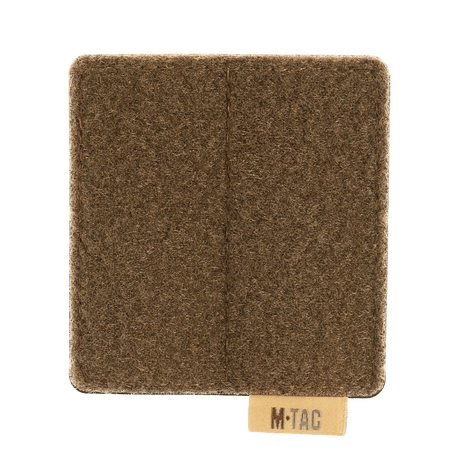 M-Tac-paneeli patchien kiinnitykseen MOLLEen 80x85 mm, hook & loop -pinta ja muovialusta, sopii MOLLE-järjestelmiin.