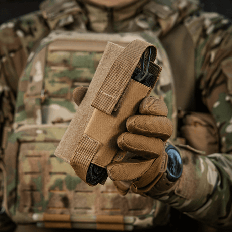 M-Tac Tourniquet Pouch Elastisk VELCRO Gen.II kiinnitetty taktiseen liiviin VELCRO-kiinnityksellä, helppo pääsy C-A-T tourniquetiin