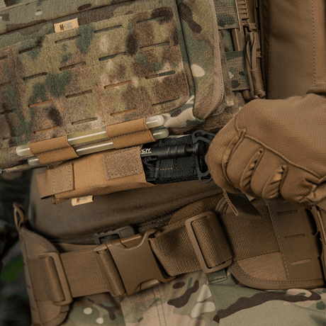 Taktinen M-Tac Tourniquet Pouch Elastisk VELCRO Gen.II kiinnitetty plate carrieriin C-A-T tourniquetin kanssa, Cordura 500D