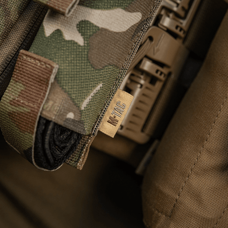 Lähikuva M-Tac Tourniquet Pouch Elastisk VELCRO Gen.II maastokuviossa, Cordura 500D, kiinnitys Texcel-hihnoilla