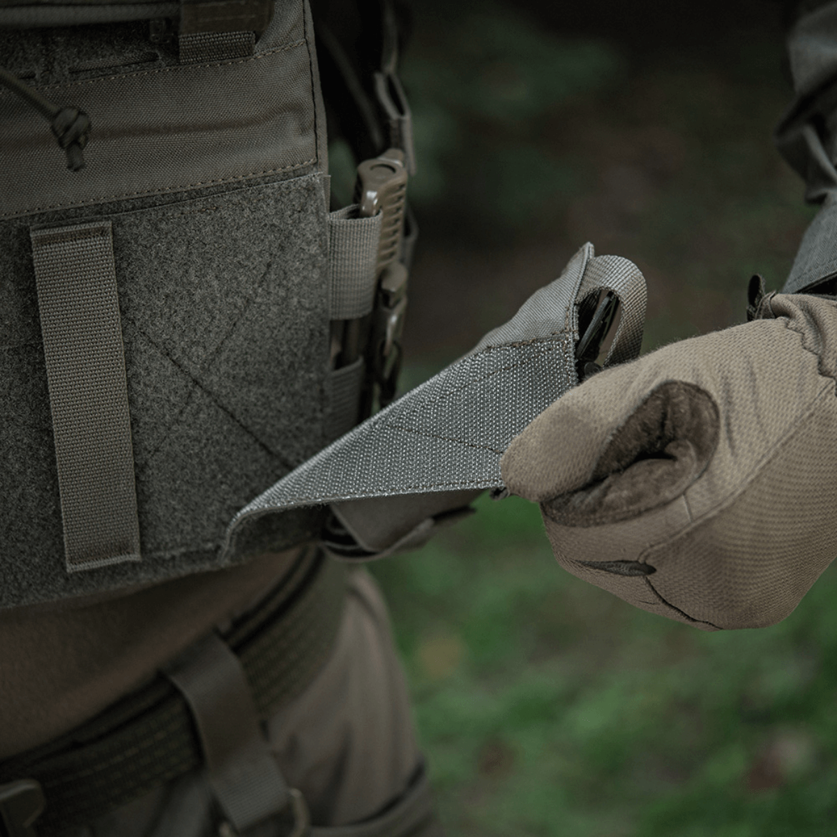 M-Tac Tourniquet Pouch Elastisk VELCRO Gen.II fastgjort på Velcro-panel, hurtig adgang til tourniquet i taktisk situation