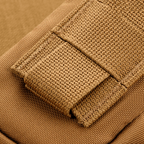 Lähikuva M-Tac PC Utility Pouch Elite, MOLLE-liitäntä ja Cordura-materiaali säilytystarkoituksiin