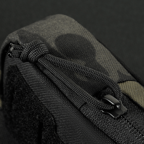Lähikuva M-Tac Utility Shoulder Pouch Elite Gen.II Cordura 500D Multicam Black, vetoketju ja MOLLE-system.