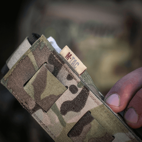 M-Tac Tourniquet Pouch Elastisk med MOLLE Gen.II camouflagemallilla, valmistettu Cordura-materiaalista turvallista säilytystä varten.