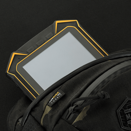M-Tac Sphaera Hex Hardsling Taske Gen.II Elite tabletti takataskussa, Cordura-kangasta, toiminnallinen muotoilu arkeen ja turvallisuuteen.