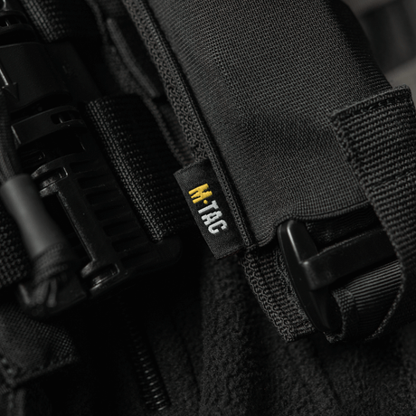 M-Tac Elastisk Tourniquet Pouch Molle Gen.III käytännöllisellä kantosuunnittelulla ja lisäkiinnikkeillä Cordura Squadron -materiaalissa.