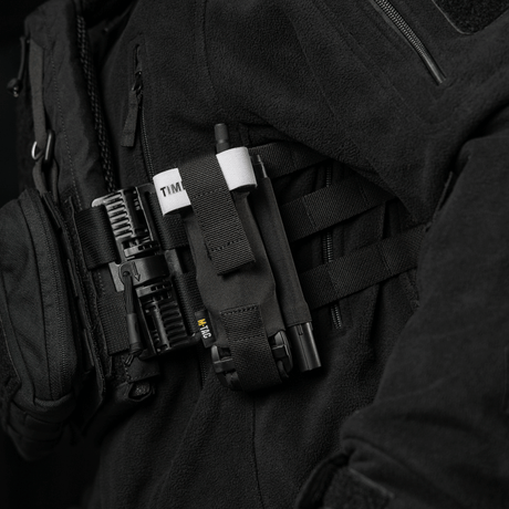 M-Tac Elastisk Tourniquet Pouch Molle Gen.III kiinnitettynä taktiseen liiviin.