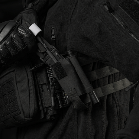 M-Tac Elastisk Tourniquet Pouch Molle Gen.III kiinnitetty taktiseen varusteeseen, valmistettu Cordura Squadron -materiaalista.