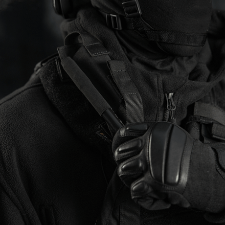 Taktinen operaatioasu M-Tac Elastisk Tourniquet Pouch Molle Gen.III käytössä.