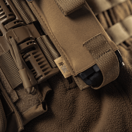 M-Tac Elastinen turnikekotelo Molle Gen.III Cordura-kuosilla ja elastilla nopeaan käyttöön, M-Tac-logolla, lähikuva.