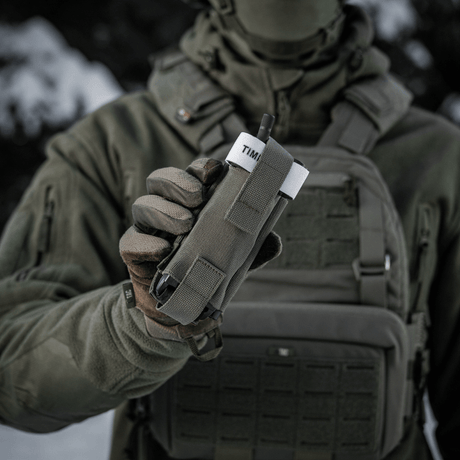 Sotilas M-Tac Elastinen turnikekotelo Molle Gen.III Cordura Squadron -materiaalista. Soveltuu nopeaan pääsyyn C-A-T tourniquettiin.