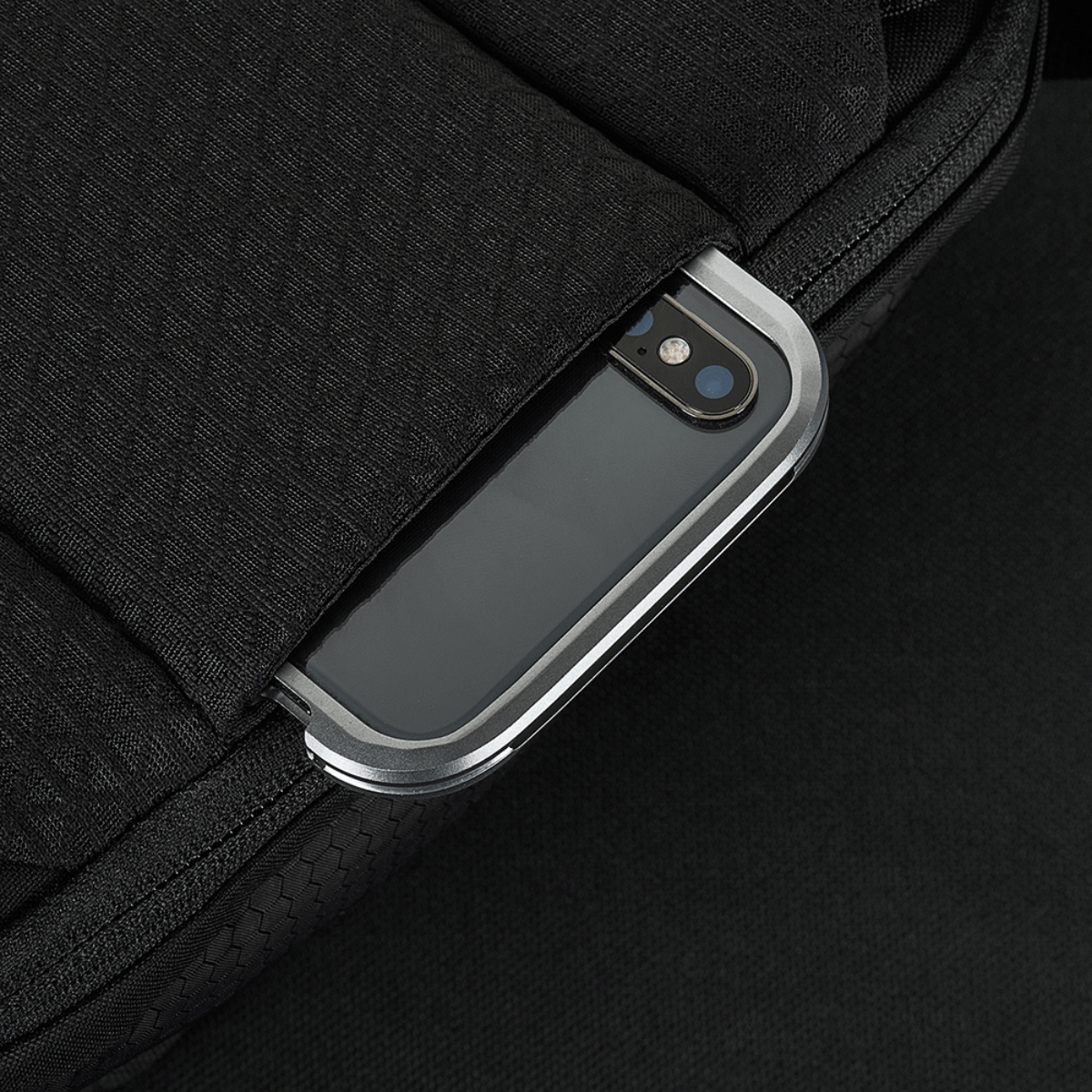 M-Tac Sphaera Hex Hardsling Taske Gen.II Elite med telefonlomme, sort Cordura, perfekt til sikker opbevaring