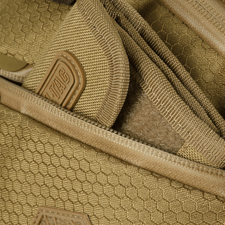 M-Tac Sphaera Hex Hardsling Gen.II Elite vetoketjuilla ja hexagon-kuviolla, korostaa vankkaa toiminnallisuutta.