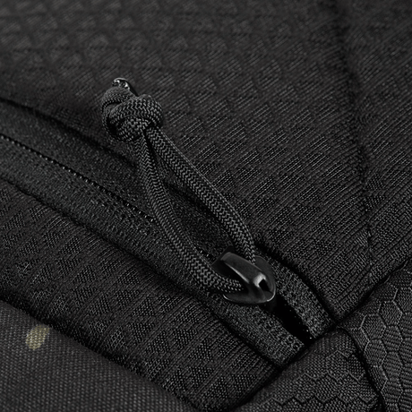 Lähikuva vetoketjun yksityiskohdasta M-Tac Satellite Magnet -laukku Elite Hex, Cordura-materiaali.