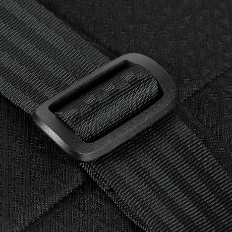 Lähikuva säädettävästä hihnasta M-Tac Satellite Magnet -laukku Elite Hex, musta Cordura-materiaali.
