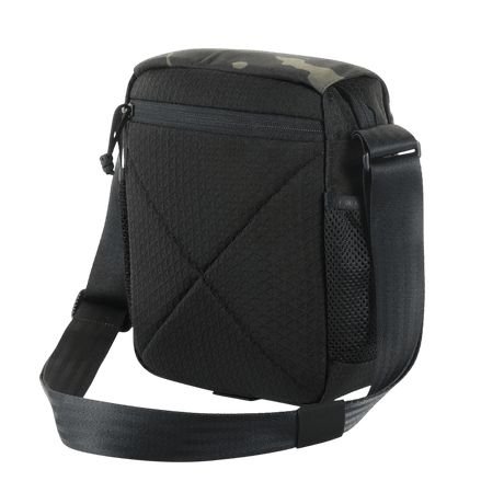 M-Tac Satellite Magnet -laukku Elite Hex mustasta Cordurasta, säädettävällä olkahihnalla ja magneettisella Fidlock-lukolla, takakuvassa.