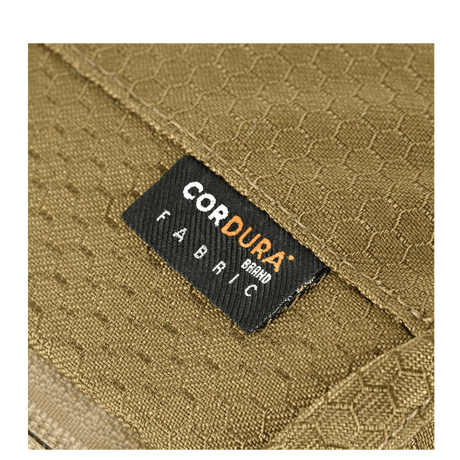 Lähikuva M-Tac Satellite Magnettaske Gen. II Elite Hexistä Cordura-kangasmerkillä.