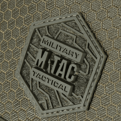 Lähikuva M-Tac Satellite Magnettaske Gen. II Elite Hexistä, Cordura-textuuri ja M-Tac-logo esillä.