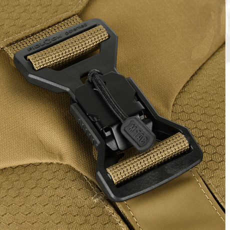 FidLock-suljin M-Tac Magnet XL Taske Elite Hexissä.