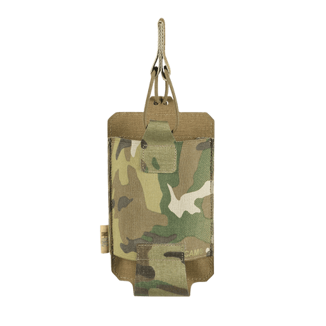M‑Tac Elastinen Single Magazine Pouch Elite maastokuvioisena, MOLLE-kiinnitys ja elastinen remmi AK/AR-lipalle, edestä nähtynä