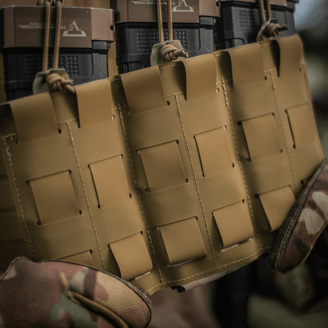 M‑Tac Elastinen Single Magazine Pouch Elite MOLLE Laser Cut -järjestelmässä käytössä, näyttää luotettavan säilytyksen lippaille