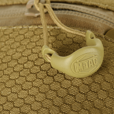 Lähikuva M‑Tac Cross Bag Elite Hexistä, Cordura 500 -materiaali ja YKK-vetoketjun yksityiskohta.