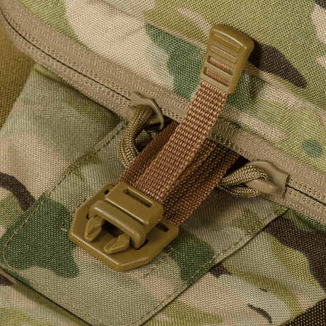 Lähikuva M‑Tac Cross Bag Elite Hexistä, sotilasaiheinen kuvio ja tukeva solki. Sopii taktiseen ja päivittäiseen käyttöön.