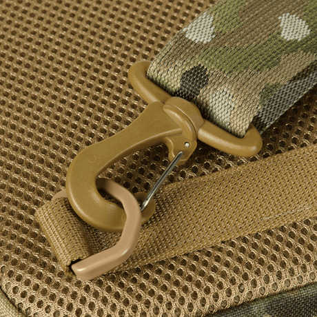 M‑Tac Cross Bag Elite Hex vahvalla kiinnikkeellä ja camo-kankaalla. Täydellinen päivittäiseen käyttöön ja taktisiin varusteisiin. Materiaali: Cordura 500.