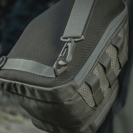 M‑Tac Cross Bag Elite Hex Cordura 500 -materiaalista MIL-SPEC-hihnoin.